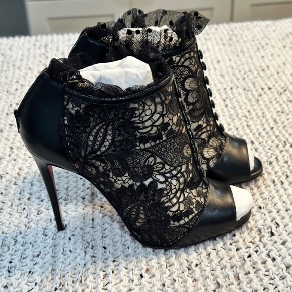 Christian Louboutin Henrietta Lace Peep Toe - Picture 3 of 5